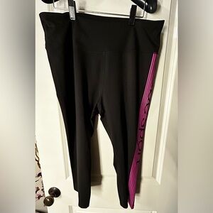 Women's Bebe Capri Workout Leggings 2X Black/Pink